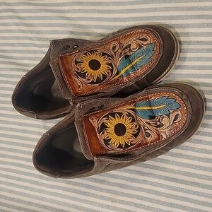 Women's Casual Shoe with Sunflower & Feather Leather Inlay